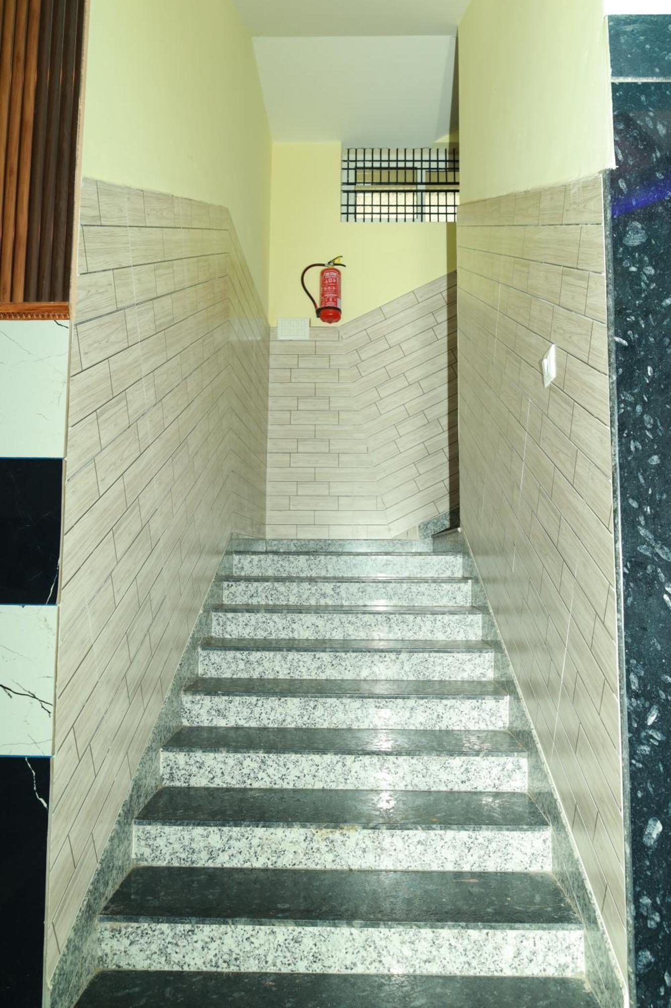 Rv Residency Hotel Wodapatti ภายนอก รูปภาพ