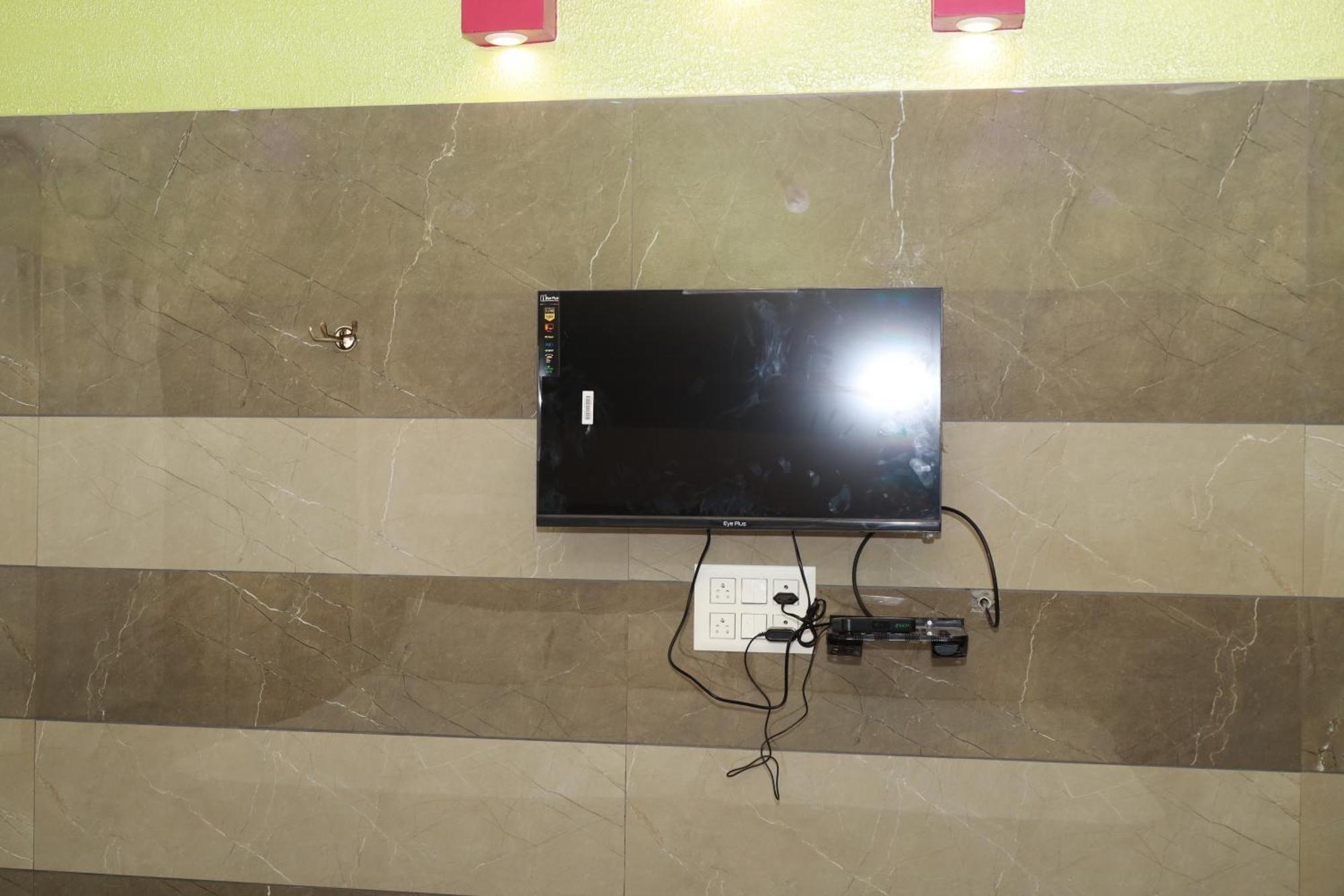 Rv Residency Hotel Wodapatti ภายนอก รูปภาพ